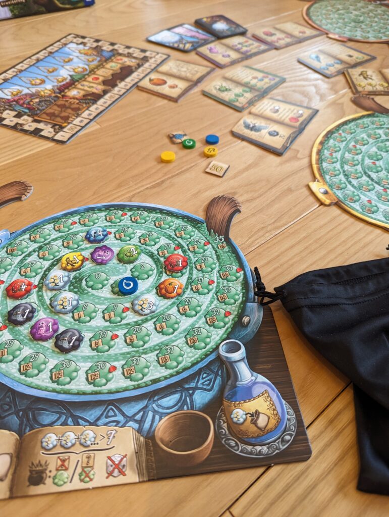 Foto einer Partie die Quacksalber von Quedlinburg, inkl. Spielmaterial und Aufbau